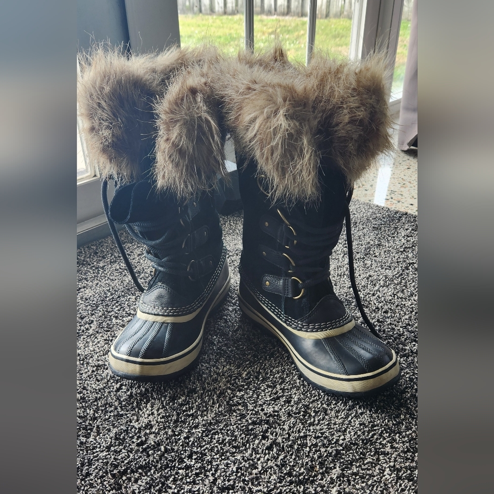 SORELJoan of Arctic™ Waterproof. Size:6. Color: black.